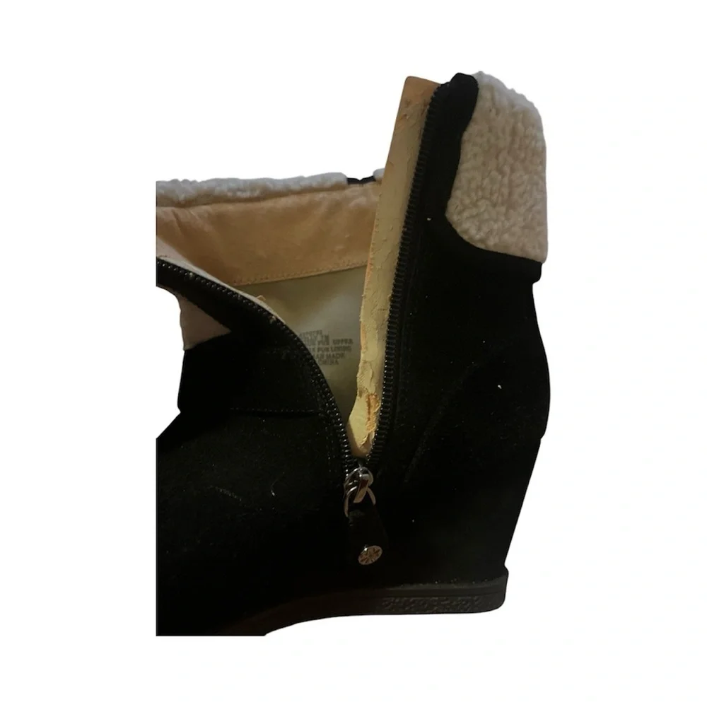 Isaac Mizrahi Black and Cream Winter Boots